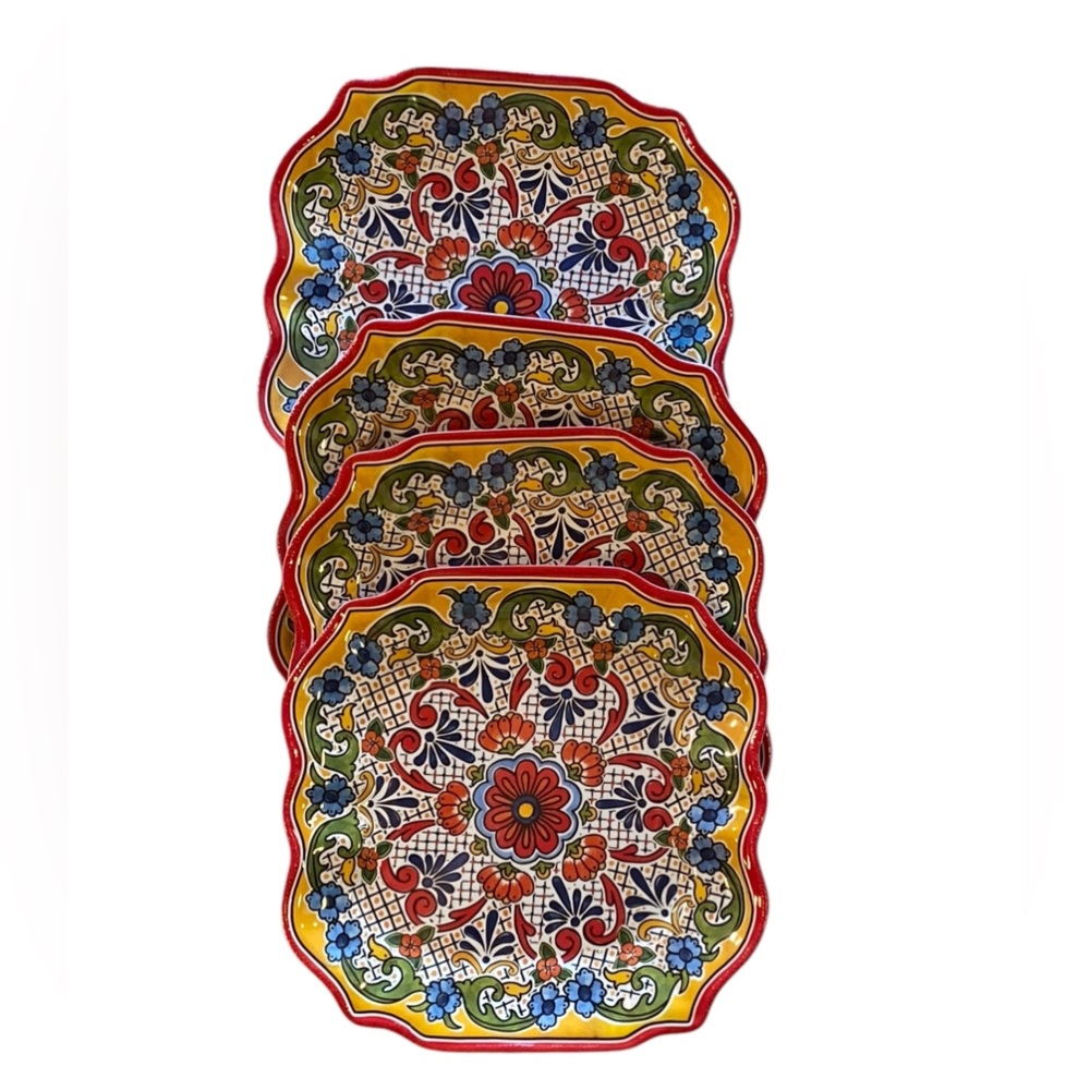 NEW Four Plastic Dinner Plates Dishes Floral Print